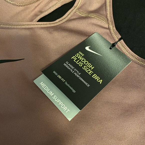 Nwt! Nike sports bra (plus size) - Picture 6 of 7